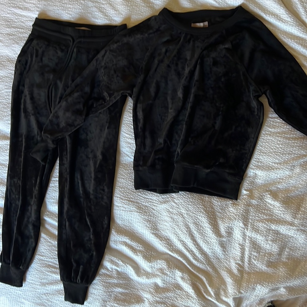 Lou & Grey Petite velvety ribbed lounge wear set